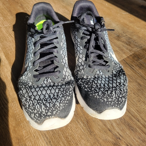 Nike Air Max Black and White Sneakers - Picture 2 of 5